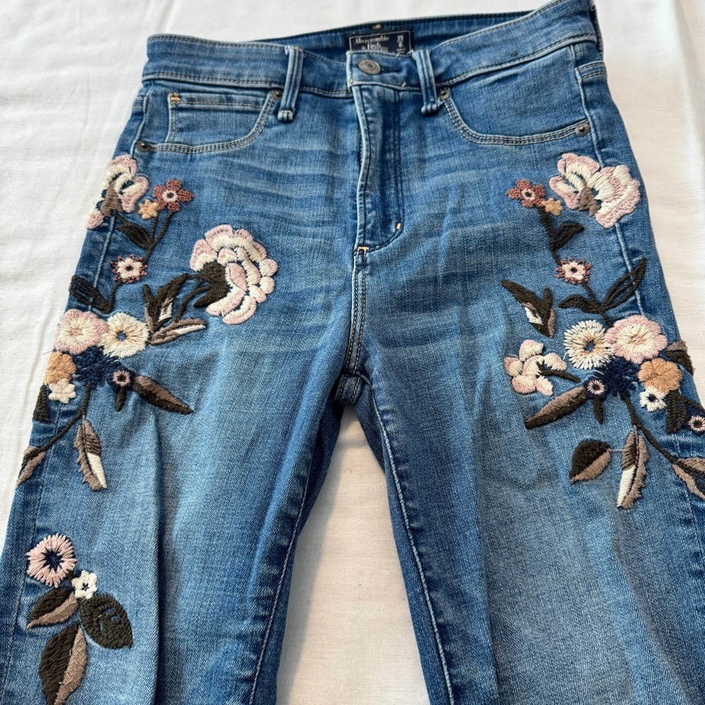 Abercrombie & Fitch Blue Skinny Jeans with Floral Embroidery - Picture 4 of 9